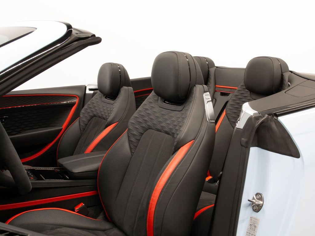 Bentley Continental GTC 2024