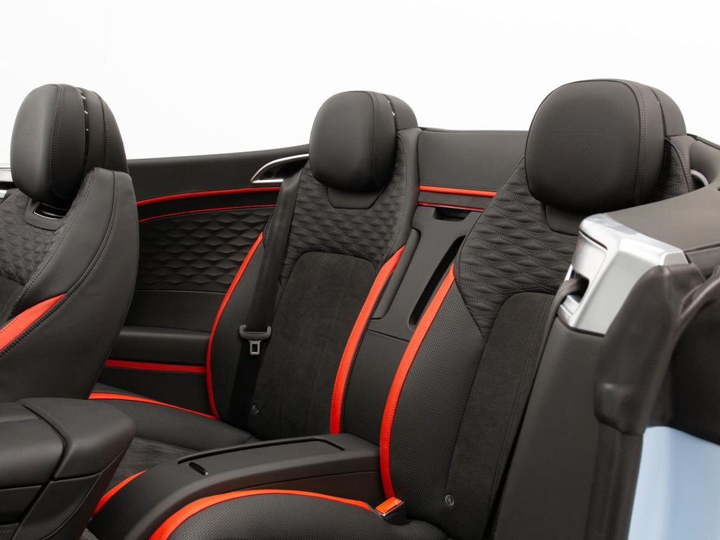 Bentley Continental GTC 2024