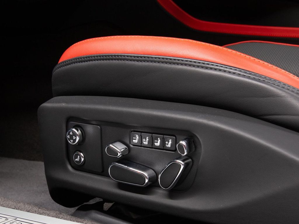 Bentley Continental GTC 2024