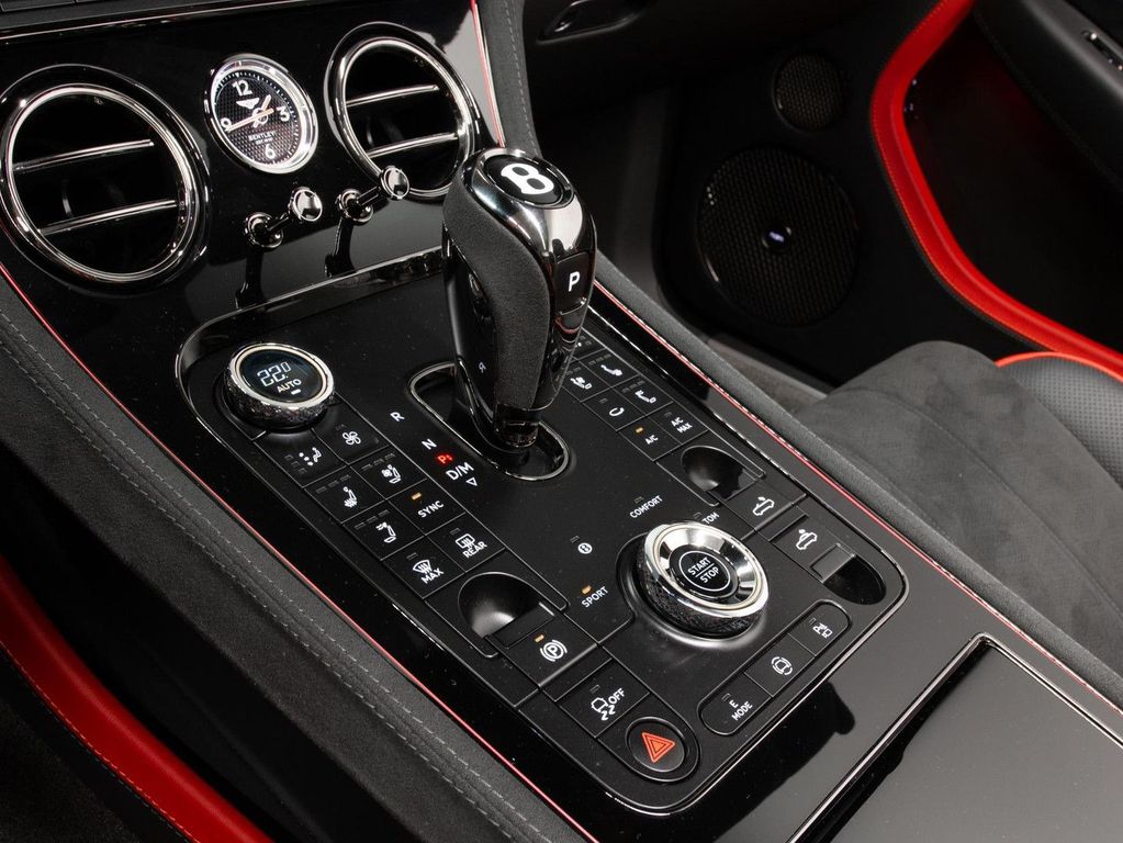 Bentley Continental GTC 2024