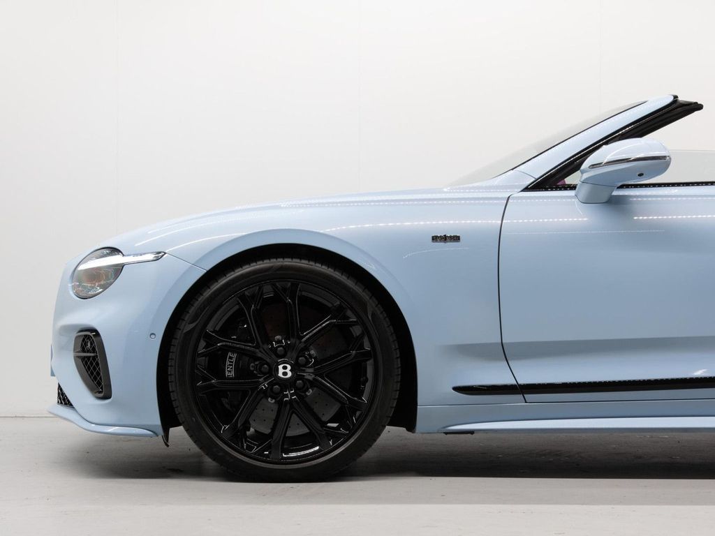 Bentley Continental GTC 2024