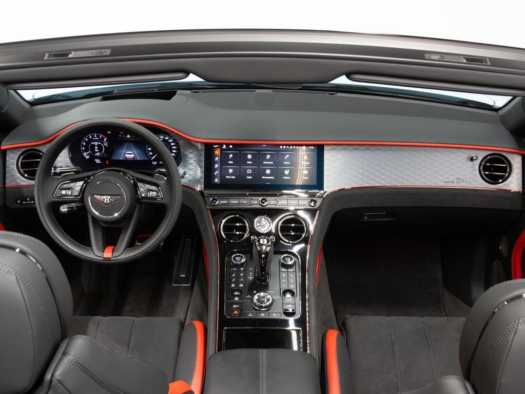 Bentley Continental GTC 2024