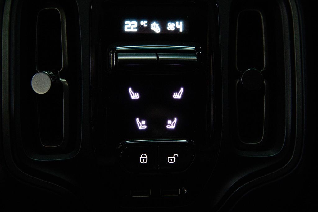 Aston Martin DBX 2021