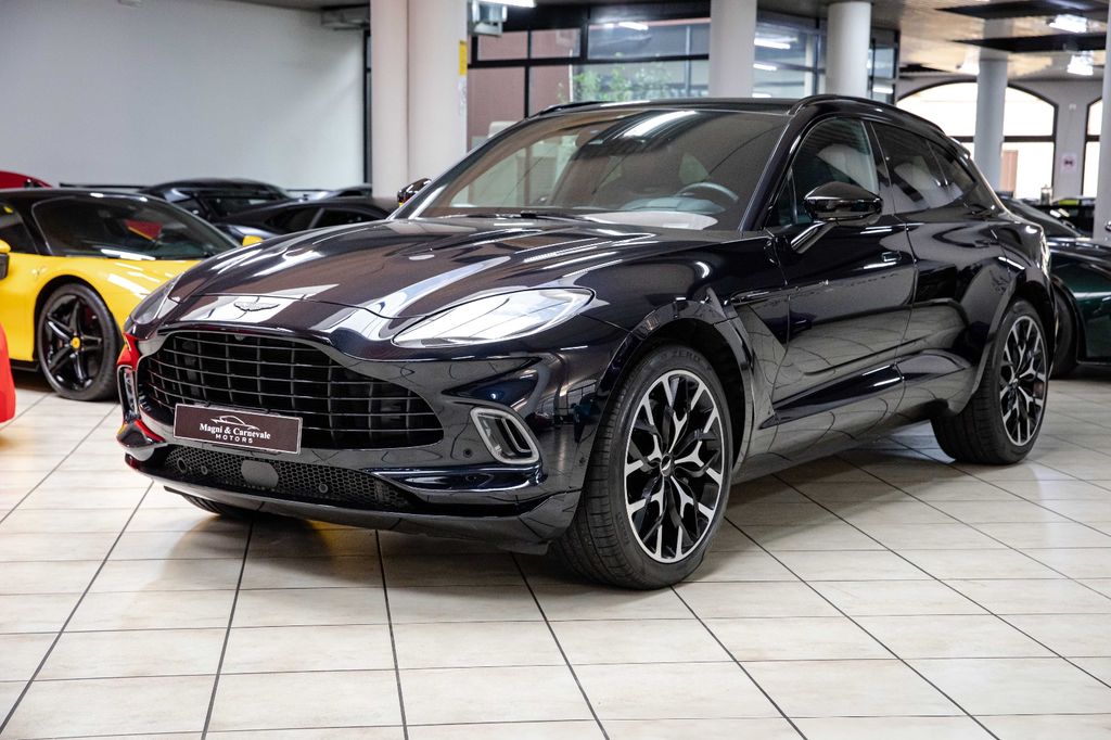 Aston Martin DBX 2021