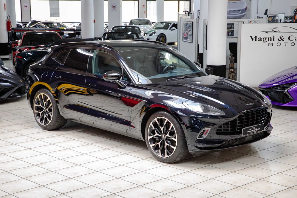 Aston Martin DBX 2021