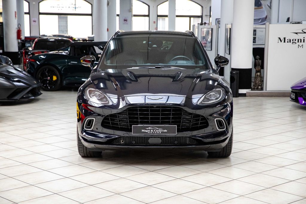 Aston Martin DBX 2021