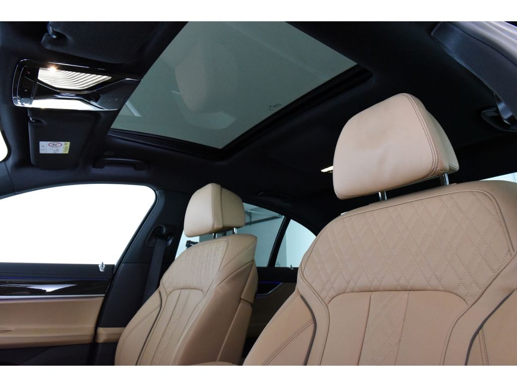 BMW 745 2022