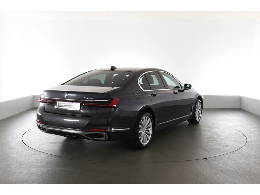 BMW 745 2022