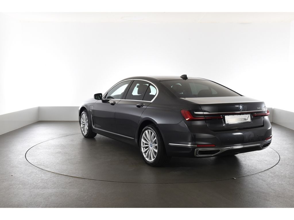 BMW 745 2022