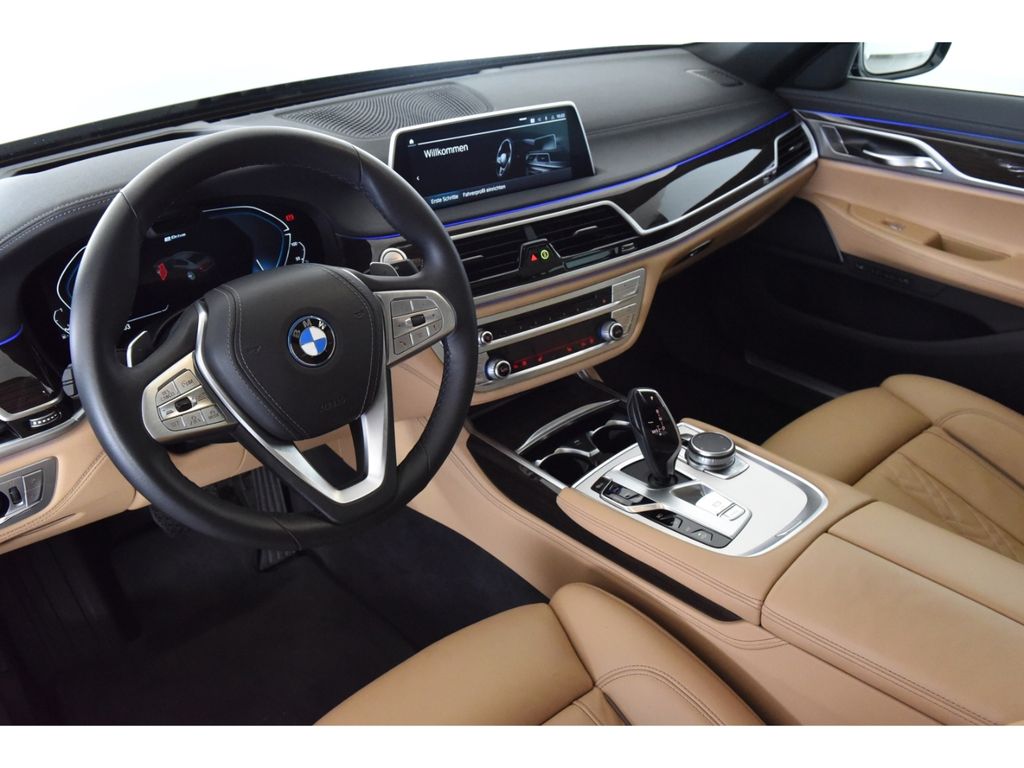 BMW 745 2022