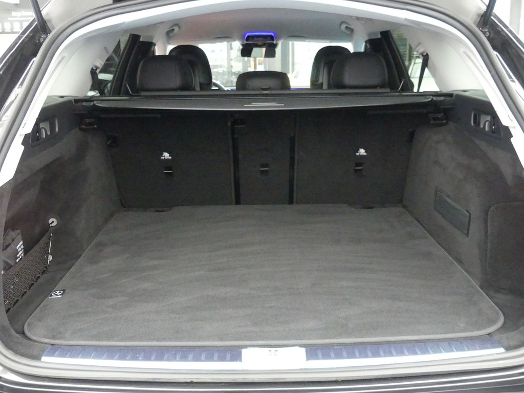 Mercedes-Benz E 220 2025