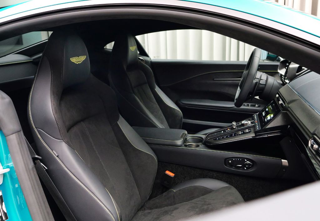 Aston Martin V8 Vantage 2024