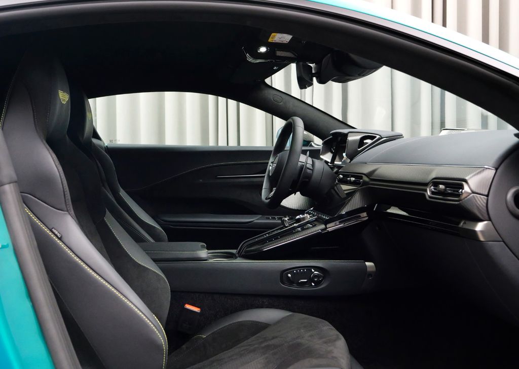 Aston Martin V8 Vantage 2024