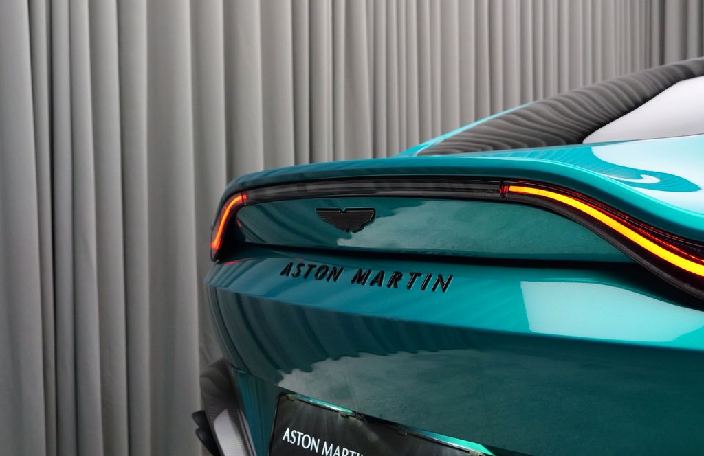 Aston Martin V8 Vantage 2024