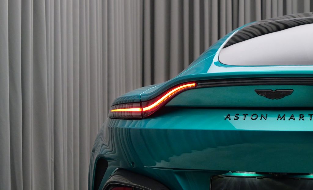 Aston Martin V8 Vantage 2024