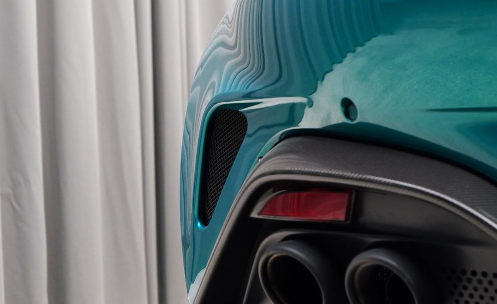 Aston Martin V8 Vantage 2024