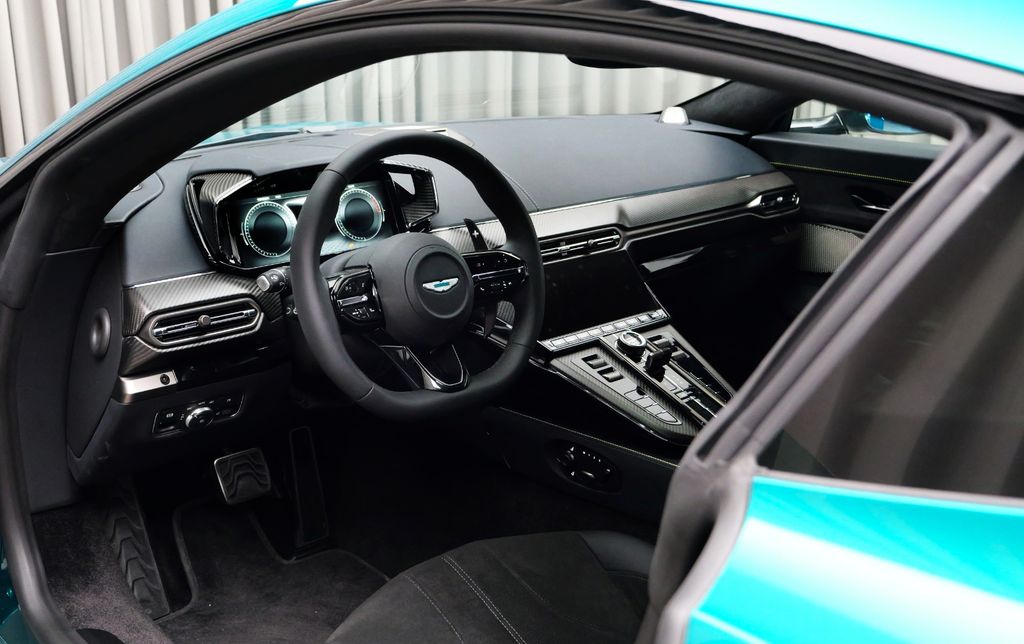 Aston Martin V8 Vantage 2024