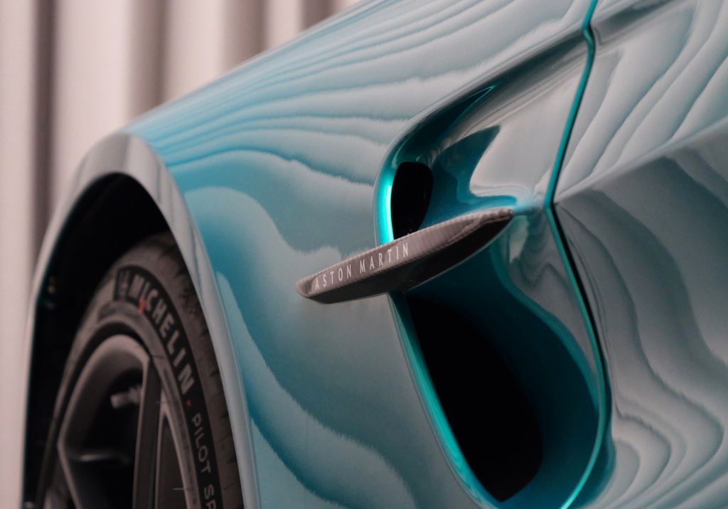 Aston Martin V8 Vantage 2024