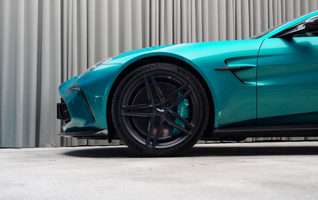 Aston Martin V8 Vantage 2024