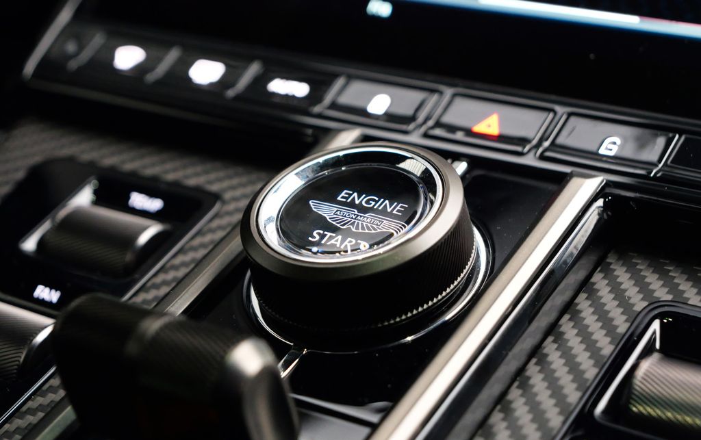 Aston Martin V8 Vantage 2024