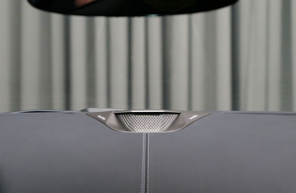 Aston Martin V8 Vantage 2024