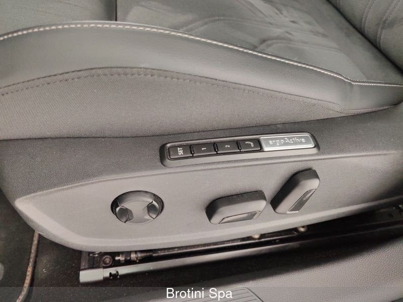 Volkswagen Golf 2025