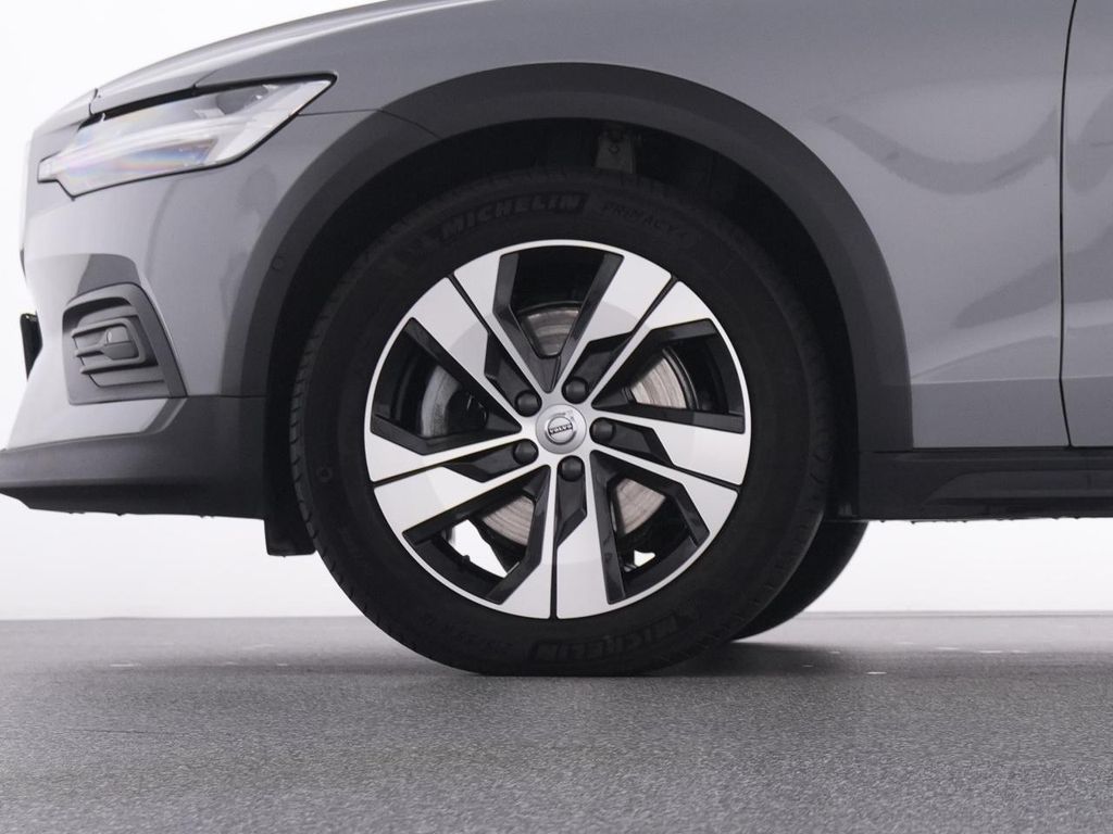 Volvo V60 Cross Country 2024