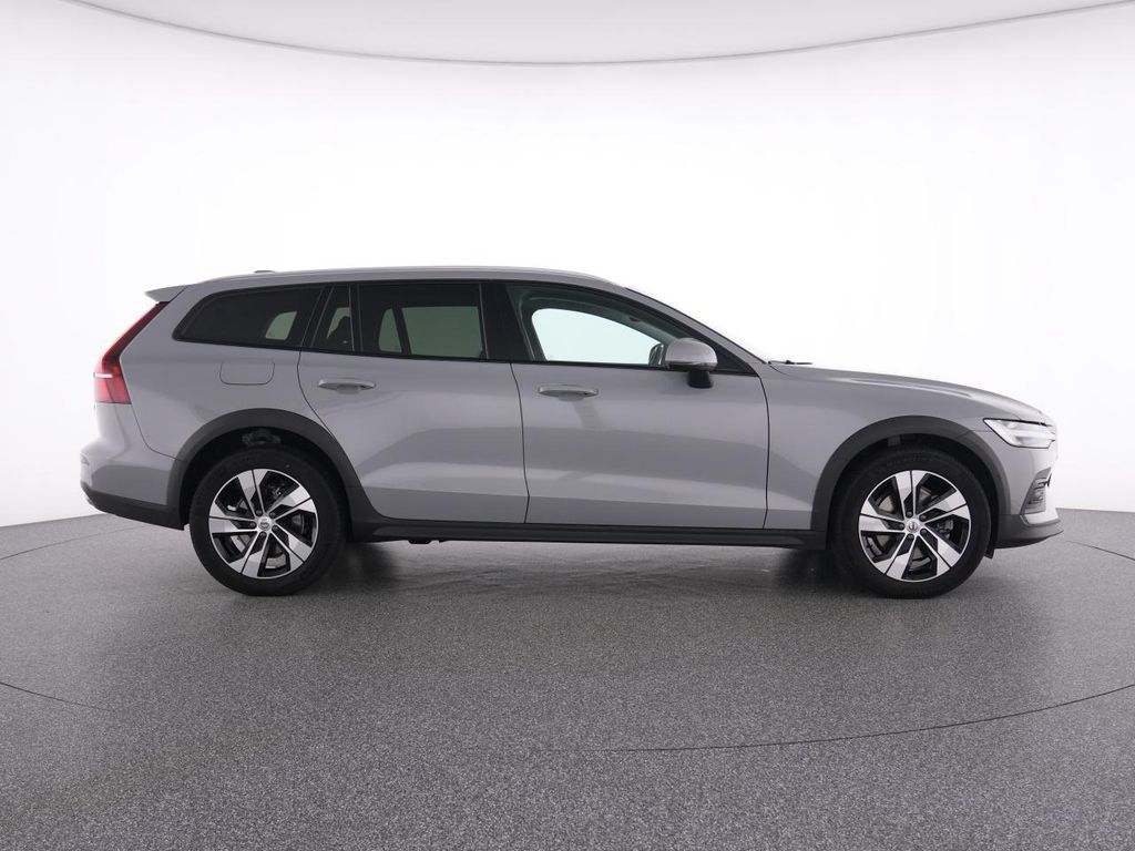 Volvo V60 Cross Country 2024