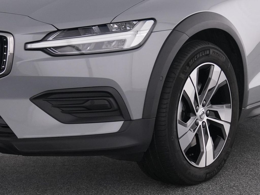Volvo V60 Cross Country 2024
