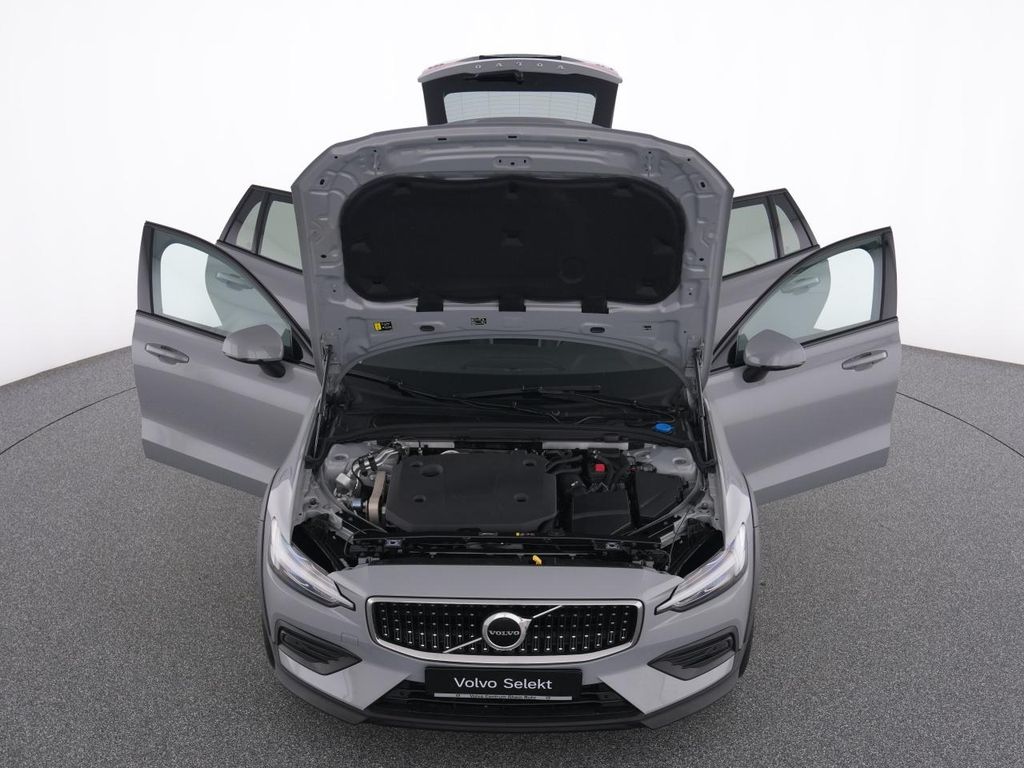 Volvo V60 Cross Country 2024