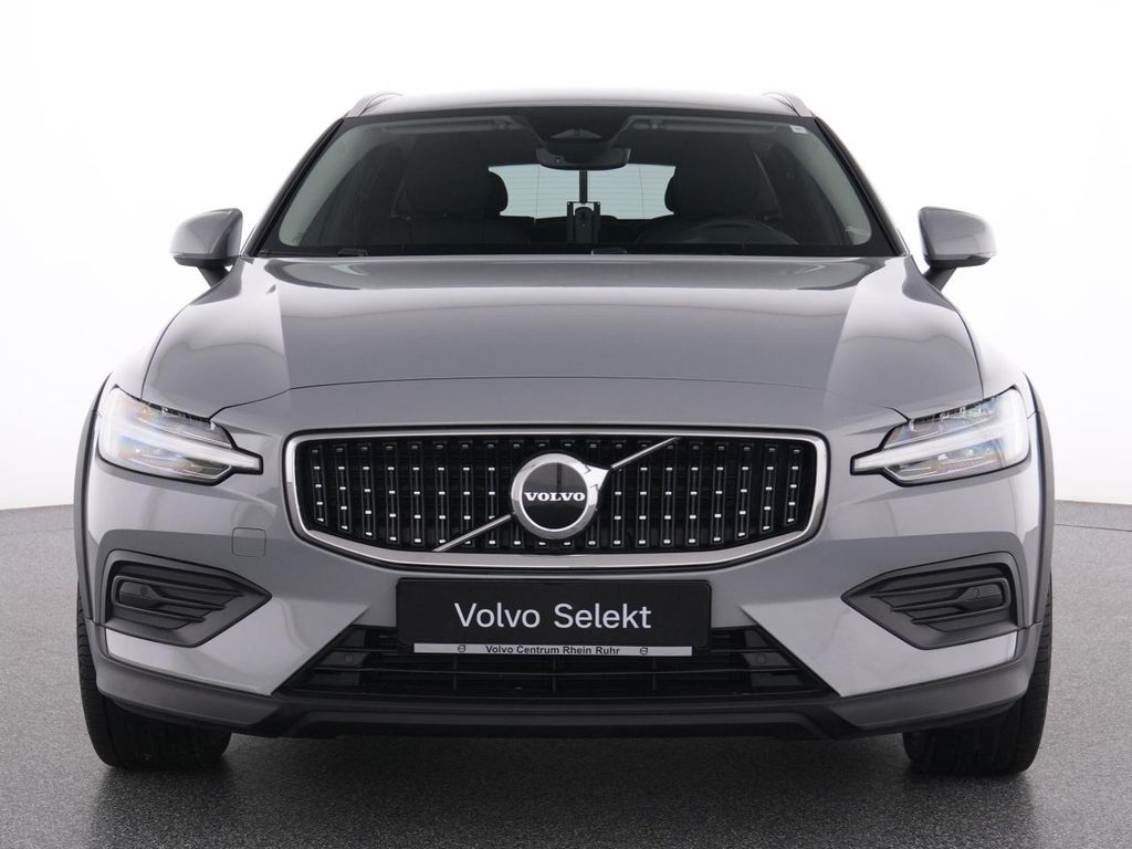 Volvo V60 Cross Country 2024