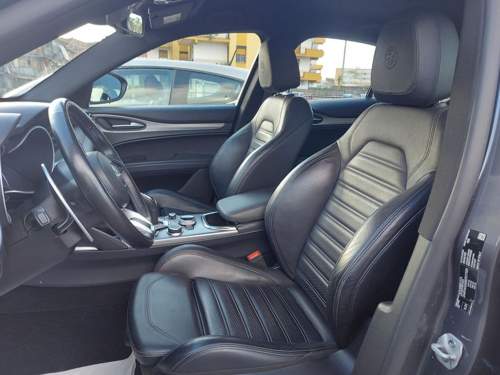 Alfa Romeo Stelvio 2021