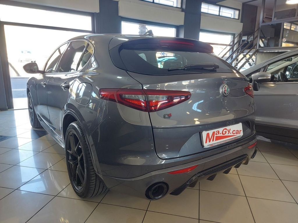 Alfa Romeo Stelvio 2021
