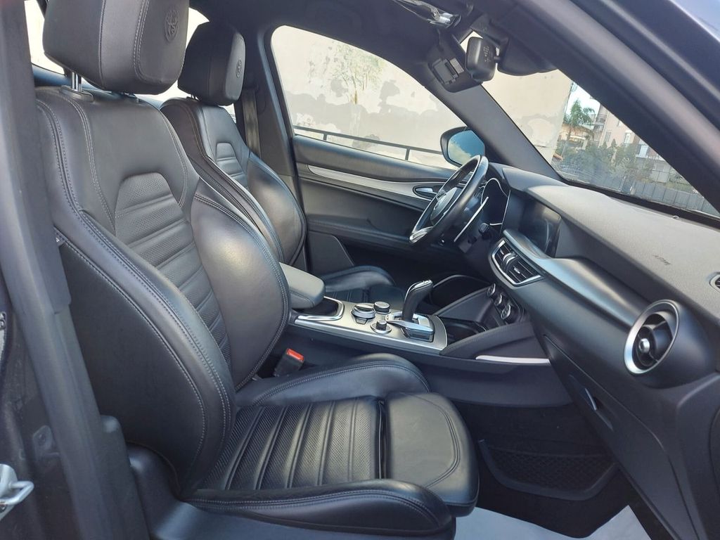 Alfa Romeo Stelvio 2021