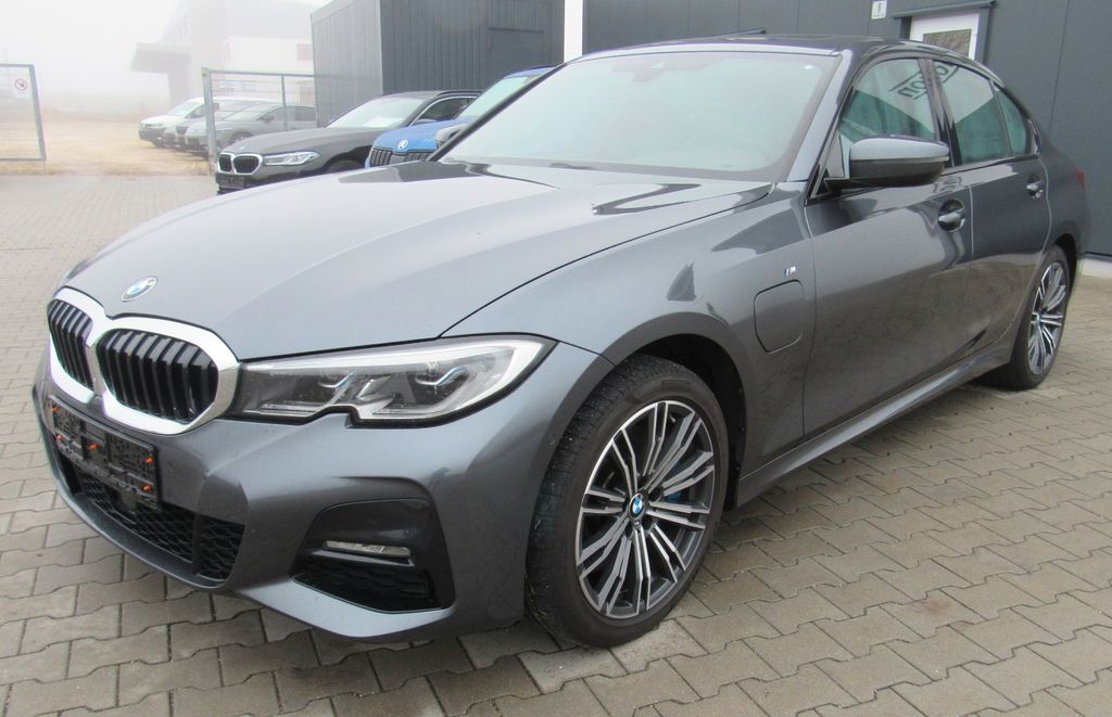 BMW 330 2020