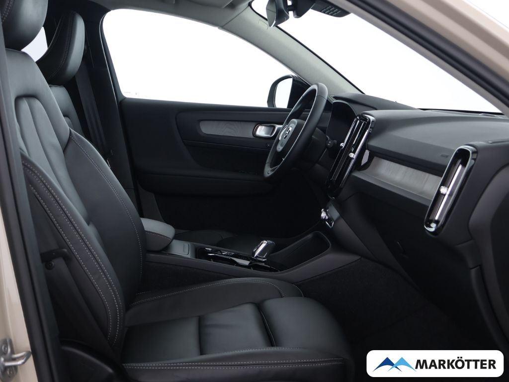 Volvo XC40 2025