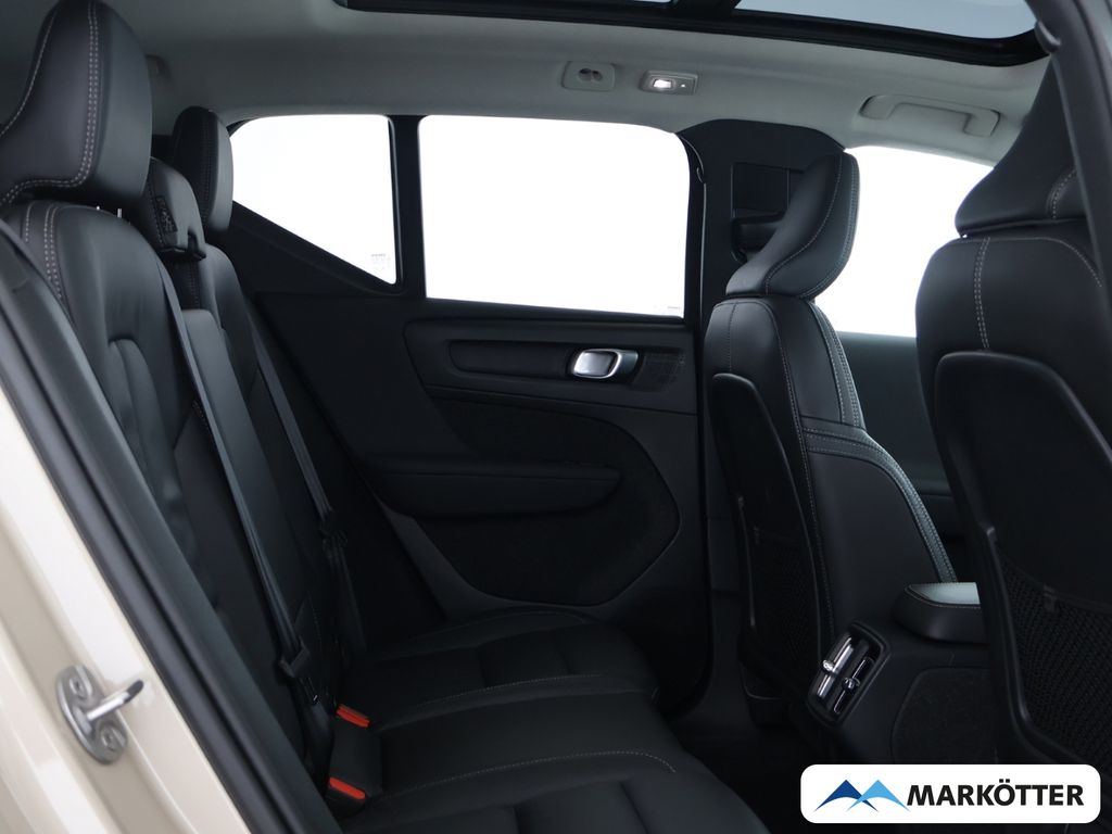 Volvo XC40 2025