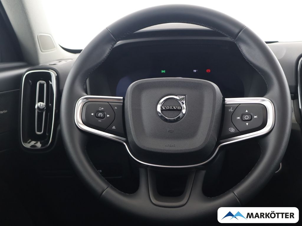 Volvo XC40 2025