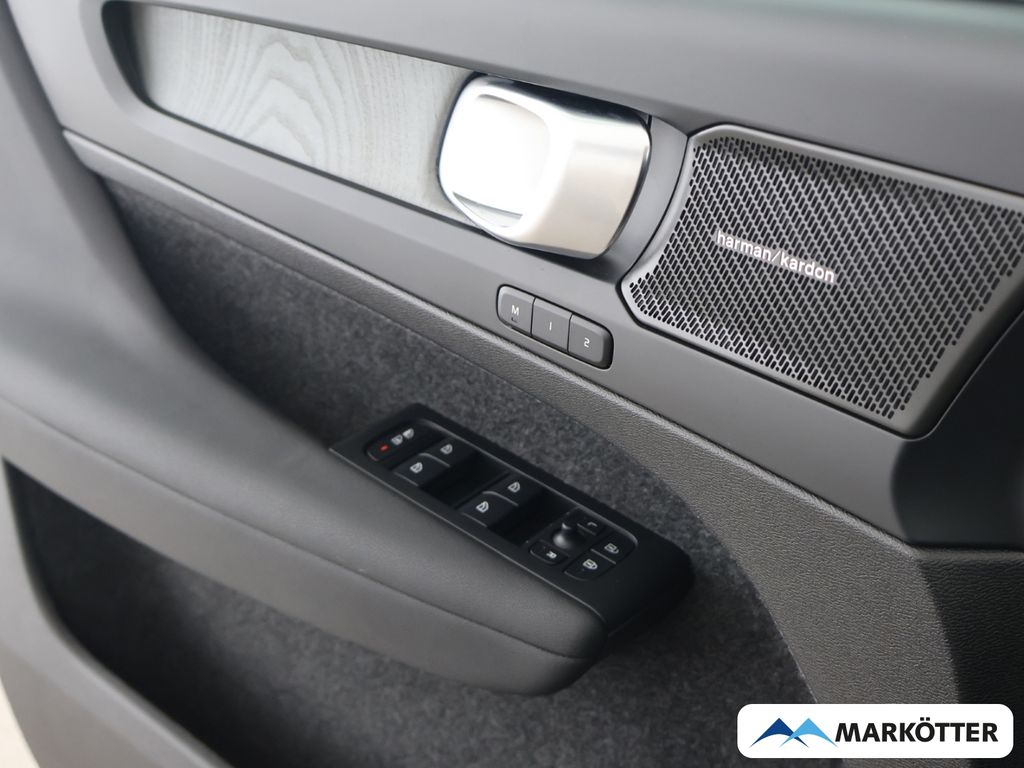 Volvo XC40 2025