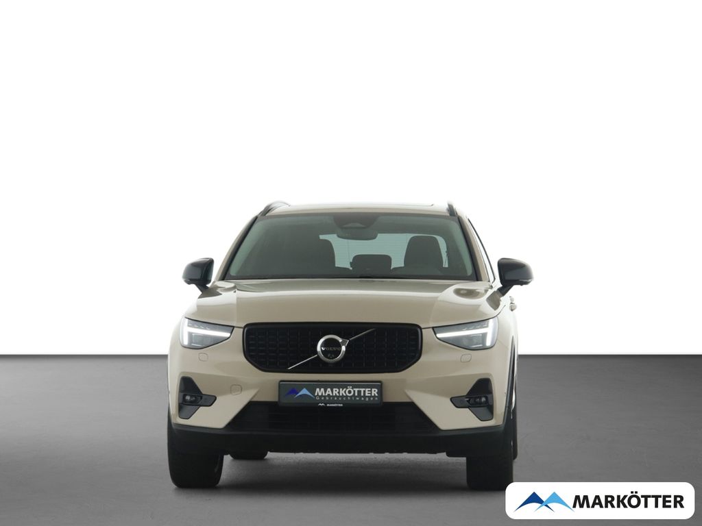 Volvo XC40 2025