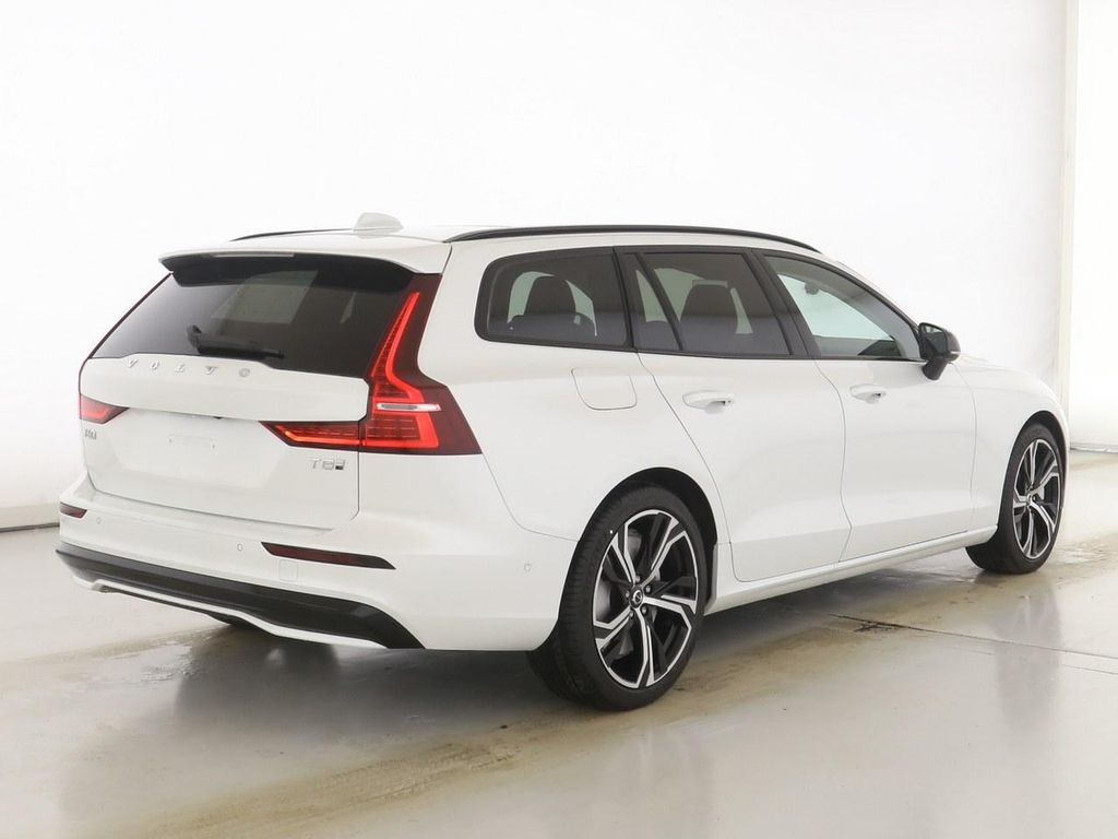Volvo V60 2025