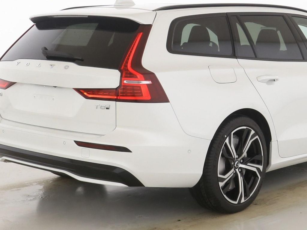 Volvo V60 2025