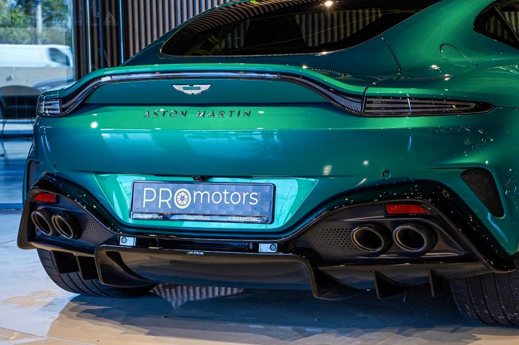 Aston Martin V8 Vantage 2025