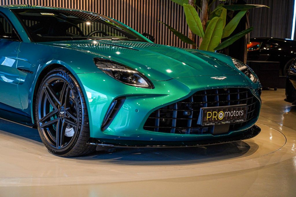 Aston Martin V8 Vantage 2025