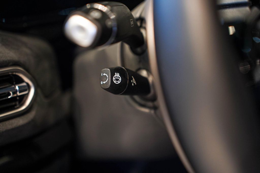 Aston Martin V8 Vantage 2025