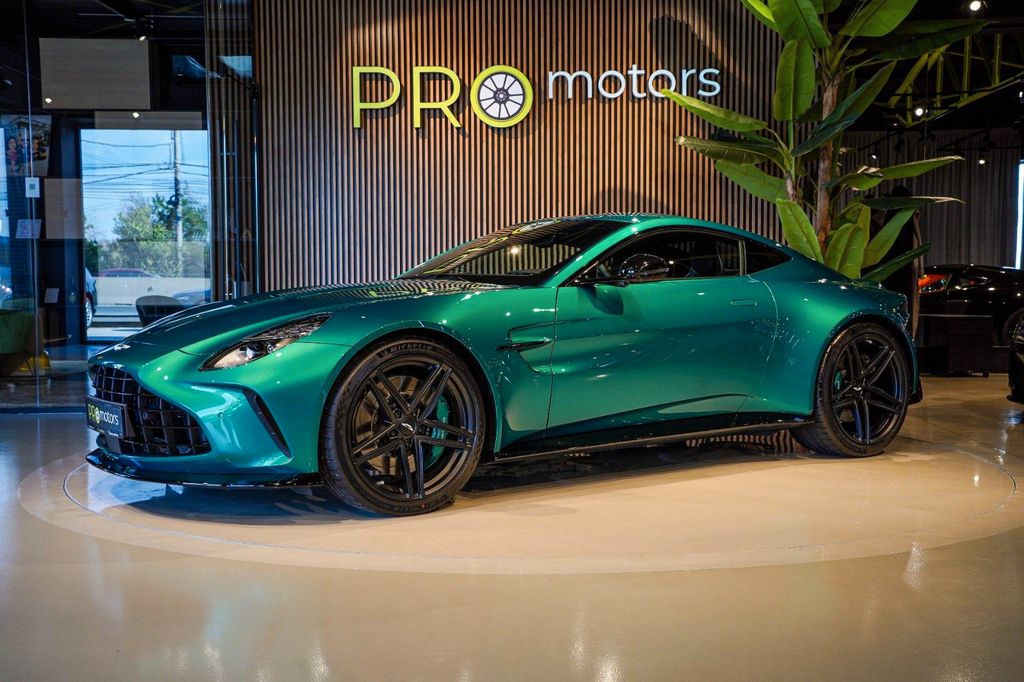 Aston Martin V8 Vantage 2025