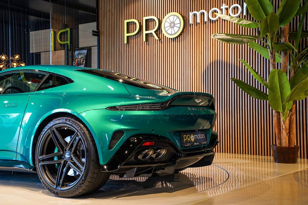 Aston Martin V8 Vantage 2025