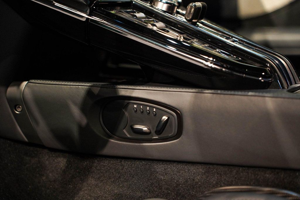 Aston Martin V8 Vantage 2025