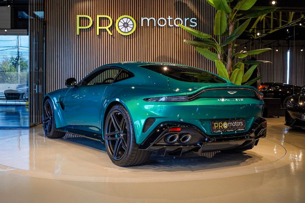 Aston Martin V8 Vantage 2025