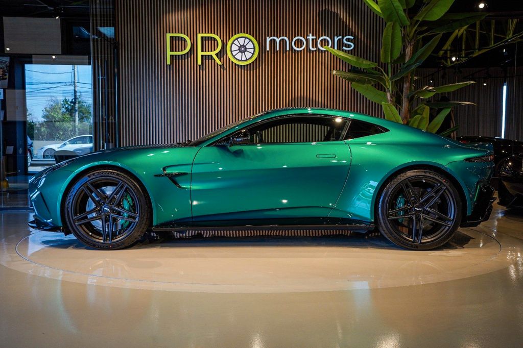 Aston Martin V8 Vantage 2025